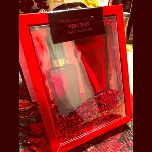 Victoria’s Secret Gift Set Very Sexy Mist & Lotion